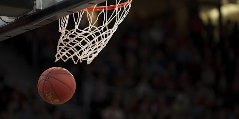 NBA篮球季后赛精彩对决直播画面